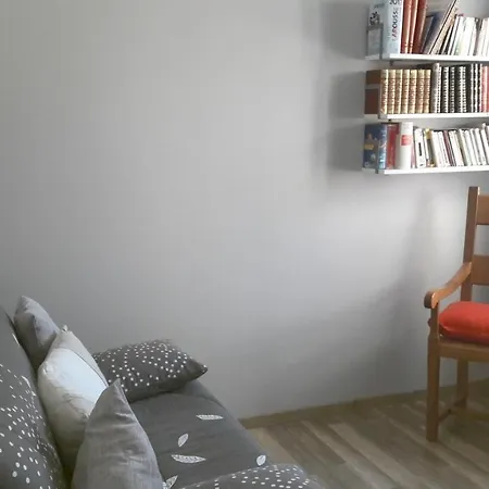 House With 2 Bedrooms In With Enclosed Garden And Wifi *