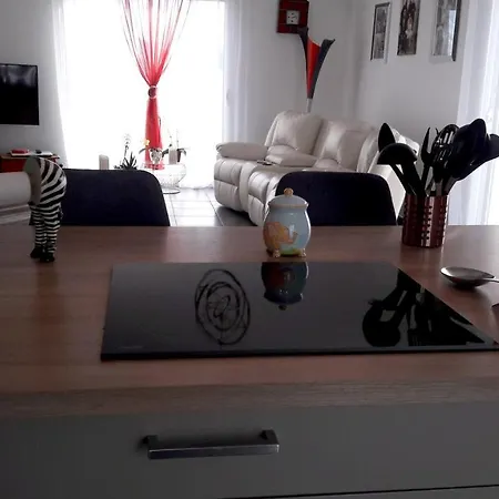 House With 2 Bedrooms In With Enclosed Garden And Wifi Saujon