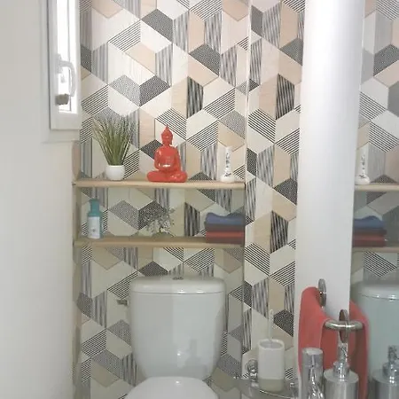 House With 2 Bedrooms In With Enclosed Garden And Wifi *